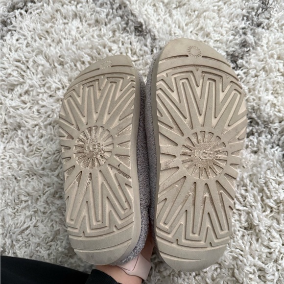 UGG slippers - Picture 3 of 4